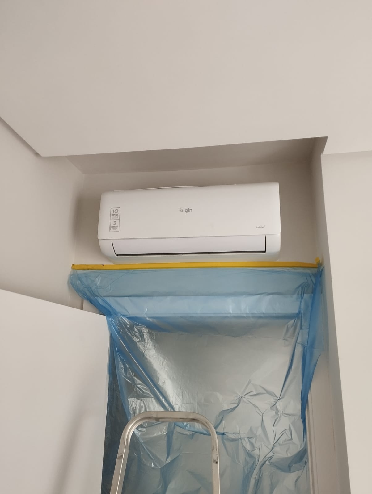 Unidade externa de ar-condicionado Samsung instalada
